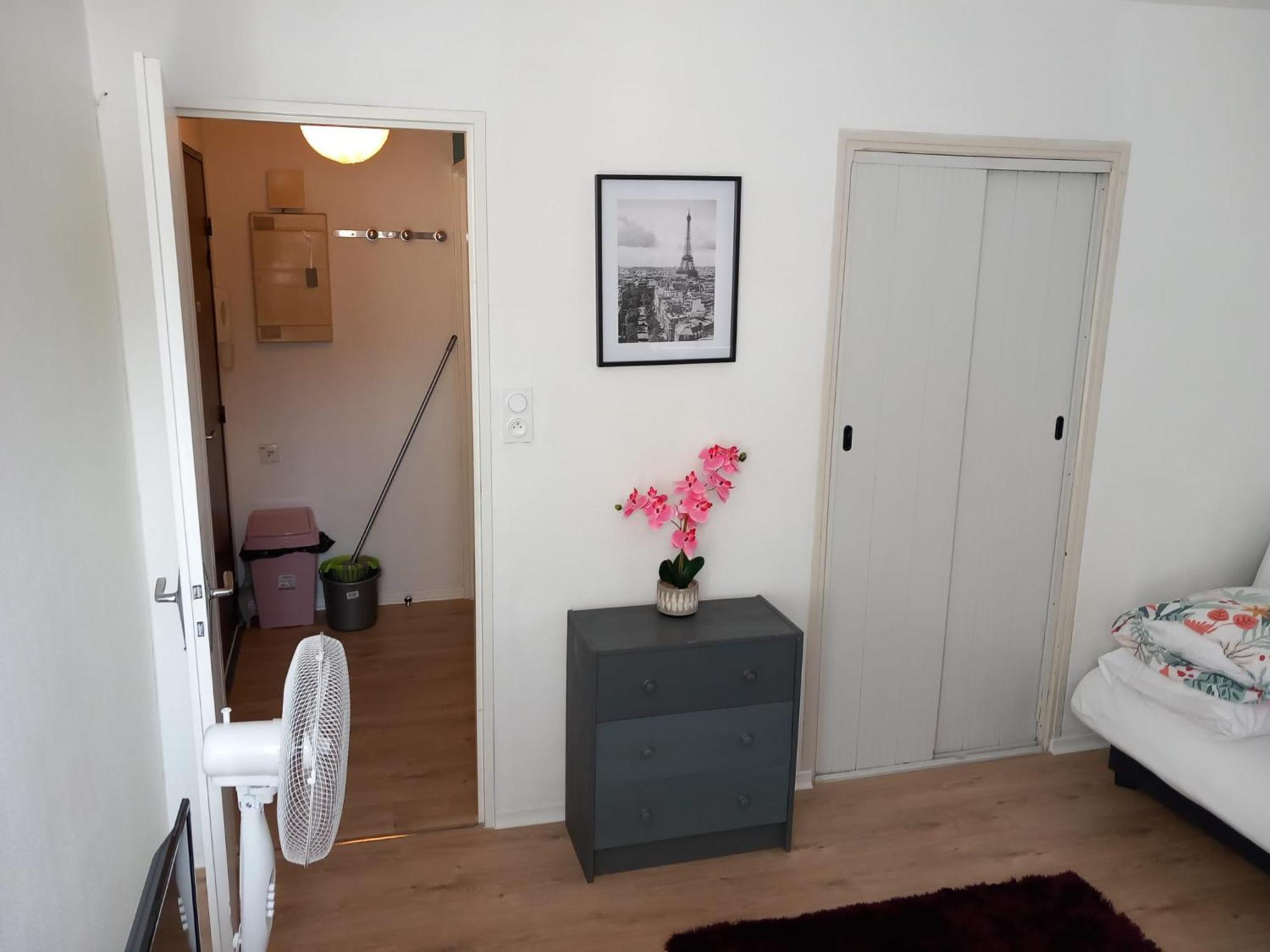 Le Zen -Studio Tout Equipe- Wifi Fibre- Centre Ville Avec Parking Tarbes Exterior photo